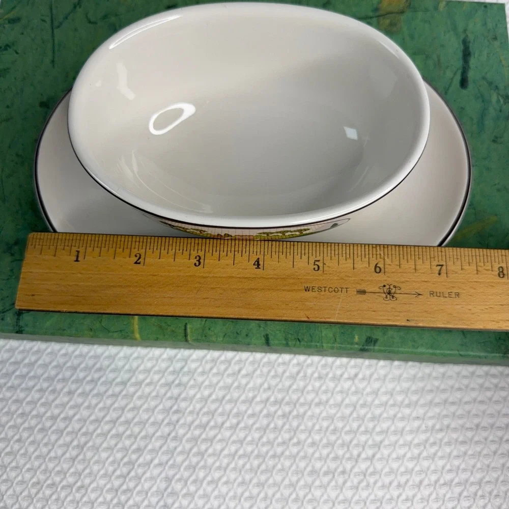Villeroy & Boch Design Naif Gravy Boat Attached Underplate Folk Art Village